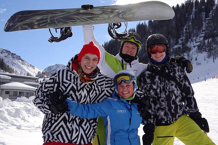 Ski school Flachau - snowboard courses for children & adults