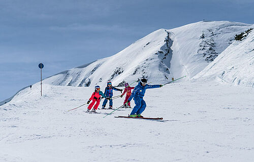 Ski Gruppenkurse in Flachau - Kinder Skikurse mit dem Maskottchen Fischi